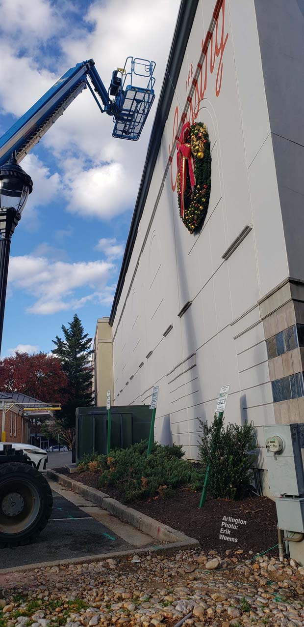 Hanging wreath Arlington Virginia Hanging wreath Arlington Virginia